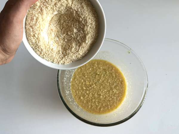 Ultra-vochtige pistache-, limoen- en courgettecake - Voorbereiding stap 5