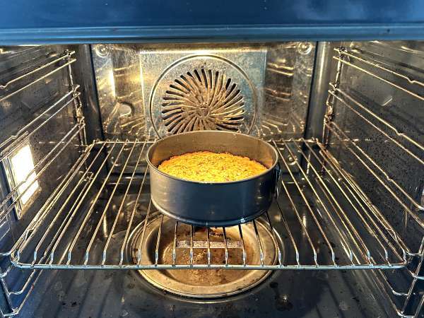 Ultra-vochtige pistache-, limoen- en courgettecake - Voorbereiding stap 8