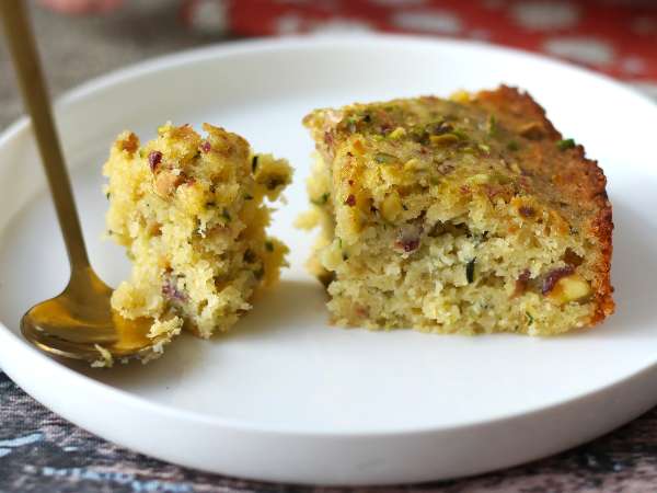 Ultra-vochtige pistache-, limoen- en courgettecake - Voorbereiding stap 9