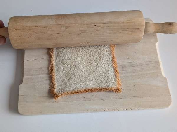 Broodmandjes met mozzarella, kerstomaatjes en zwarte olijven - Voorbereiding stap 2