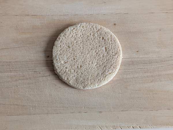 Broodmandjes met mozzarella, kerstomaatjes en zwarte olijven - Voorbereiding stap 3