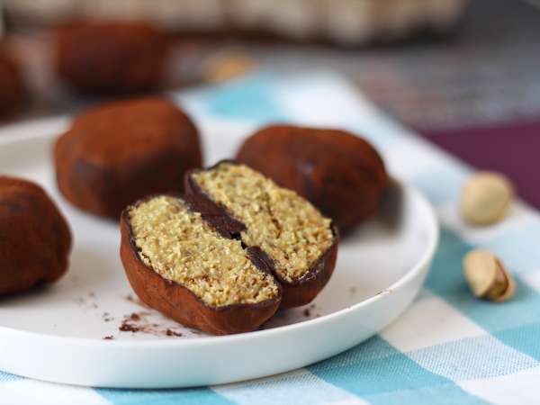 Dubai kauwbare koekjes, het virale recept voor mochi's met pistache en kadaivulling - Voorbereiding stap 11
