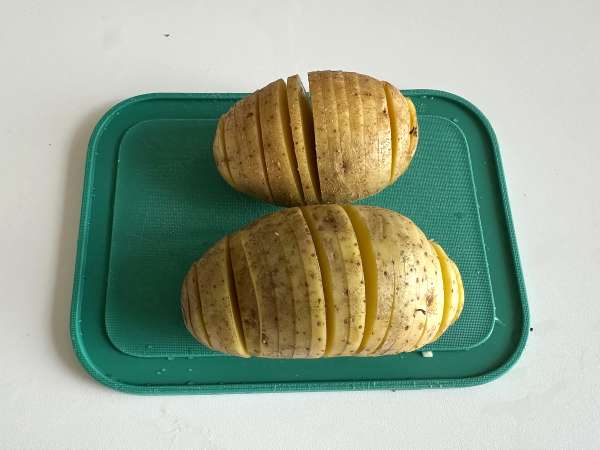 Hasselback aardappelen in de air fryer: knapperig, smeltzacht en supergemakkelijk! - Voorbereiding stap 2