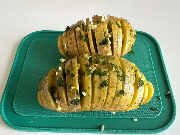 Hasselback aardappelen in de air fryer: knapperig, smeltzacht en supergemakkelijk! - Voorbereiding stap 5