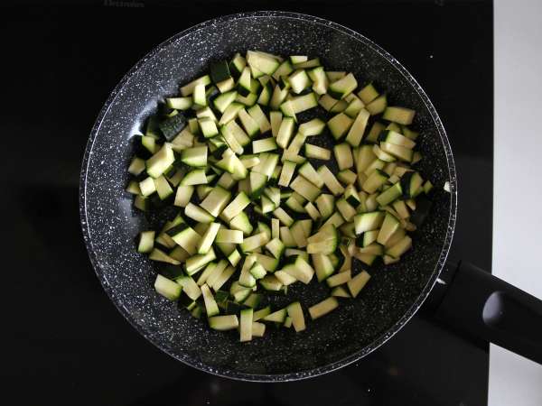 Orzo pastasalade met zalm en courgette - Voorbereiding stap 4