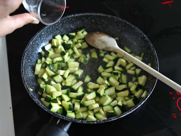 Orzo pastasalade met zalm en courgette - Voorbereiding stap 5