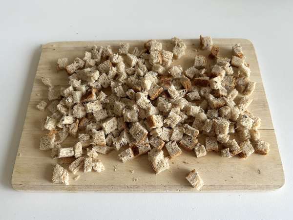 Krokante kruidencroutons in de Air Fryer (snel en makkelijk) - Voorbereiding stap 1
