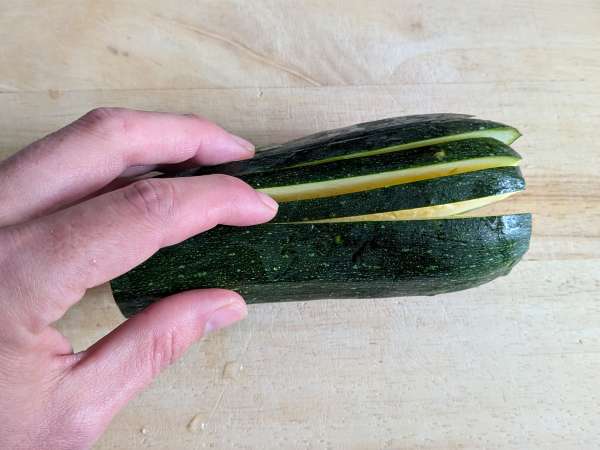 Courgette Carbonara: het gemakkelijk te maken vegetarische recept - Voorbereiding stap 1