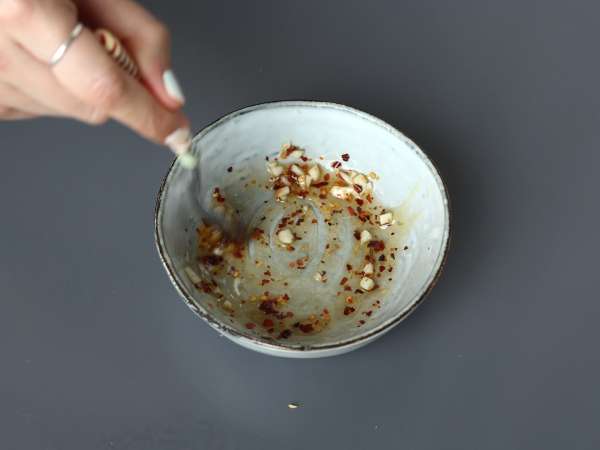 Pikante komkommersalade met pinda's - Voorbereiding stap 6
