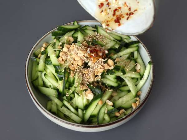 Pikante komkommersalade met pinda's - Voorbereiding stap 7