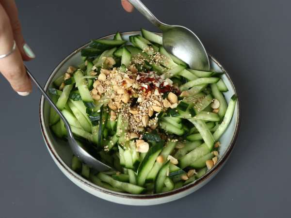 Pikante komkommersalade met pinda's - Voorbereiding stap 8
