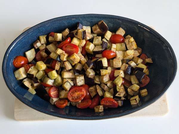 Pasta met auberginecrème en kerstomaatjes: eenvoudig en lekker recept - Voorbereiding stap 2