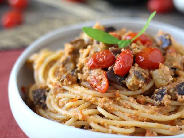 Pasta met auberginecrème en kerstomaatjes: eenvoudig en lekker recept - Voorbereiding stap 9