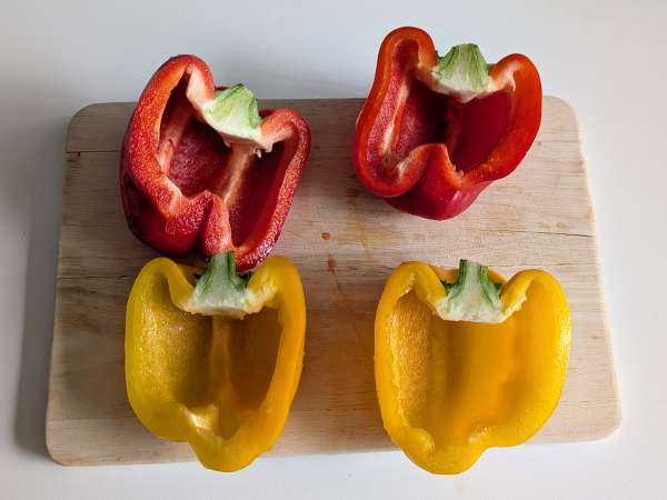 Gebakken vegetarische gevulde paprika's: het makkelijke en lekkere recept met groenten en mozzarella kaas - Voorbereiding stap 1