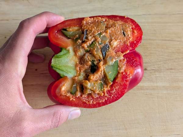 Gebakken vegetarische gevulde paprika's: het makkelijke en lekkere recept met groenten en mozzarella kaas - Voorbereiding stap 6