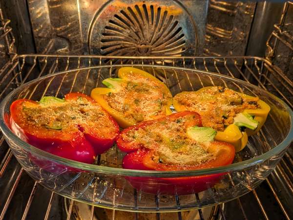Gebakken vegetarische gevulde paprika's: het makkelijke en lekkere recept met groenten en mozzarella kaas - Voorbereiding stap 8