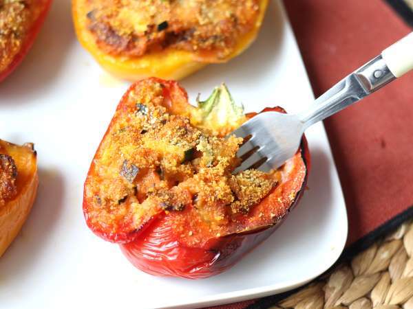 Gebakken vegetarische gevulde paprika's: het makkelijke en lekkere recept met groenten en mozzarella kaas - Voorbereiding stap 9