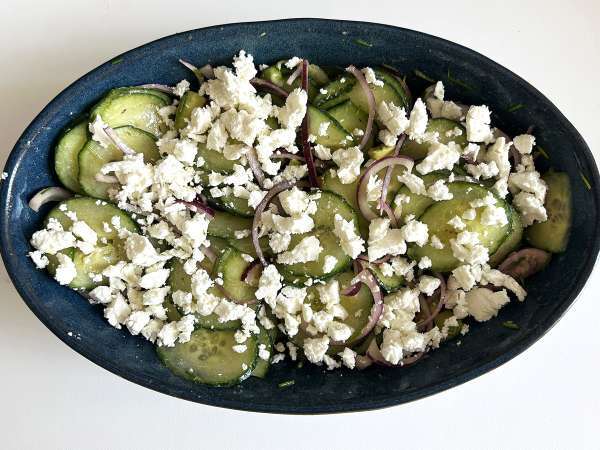 Salade van komkommer, geroosterde kikkererwten, avocado en feta - Voorbereiding stap 6