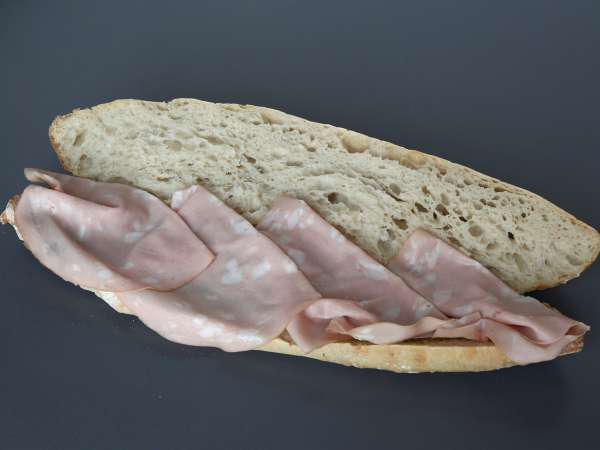 Italiaanse sandwich met mortadella en burrata kaas - Voorbereiding stap 2
