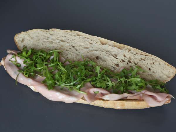 Italiaanse sandwich met mortadella en burrata kaas - Voorbereiding stap 3