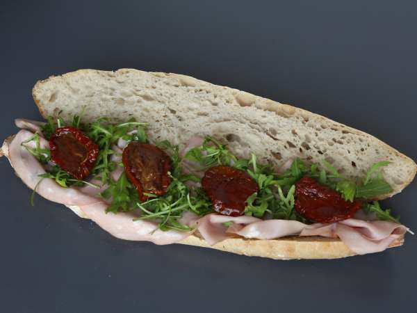 Italiaanse sandwich met mortadella en burrata kaas - Voorbereiding stap 4