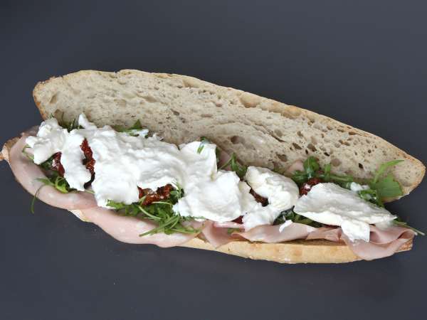 Italiaanse sandwich met mortadella en burrata kaas - Voorbereiding stap 5