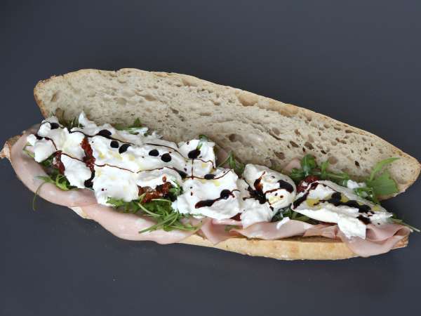 Italiaanse sandwich met mortadella en burrata kaas - Voorbereiding stap 6