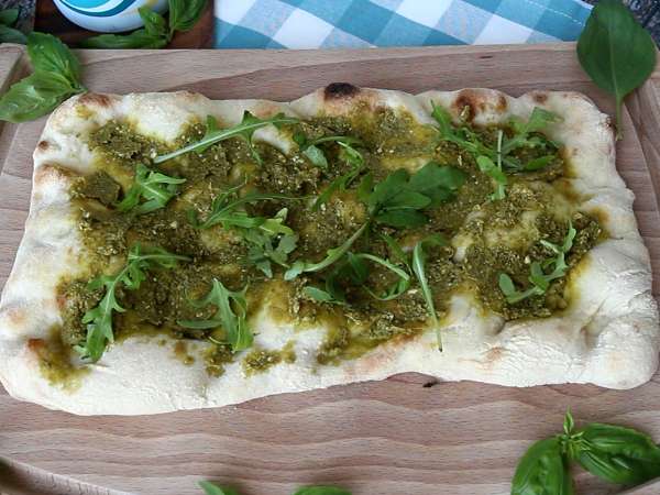 Pinsa met pesto en mortadella, klaar in 10 minuten! - Voorbereiding stap 3