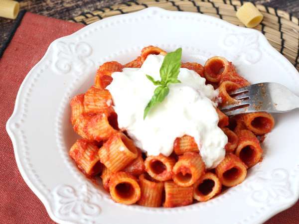 Pasta met stracciatella en romige tomaat: het voorgerecht klaar in 10 minuten - Voorbereiding stap 7