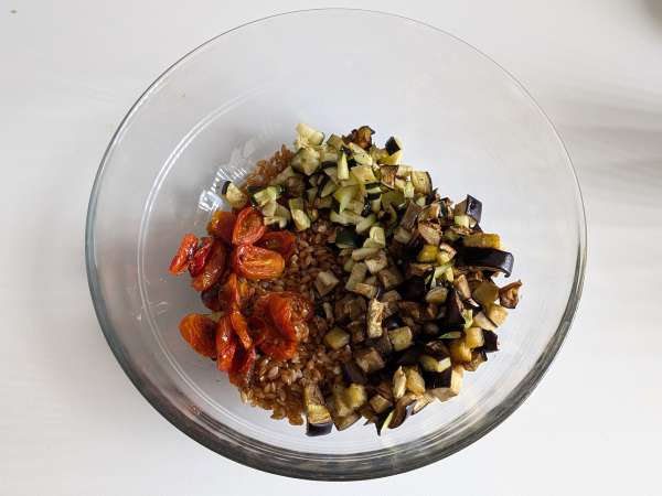 Romige speltsalade met courgettes, aubergines en cherrytomaatjes - Voorbereiding stap 5