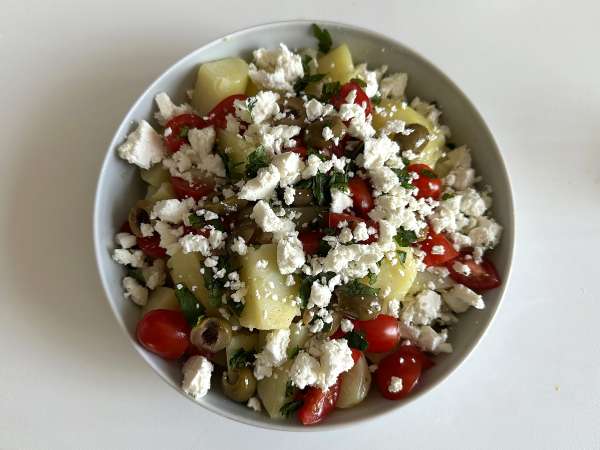 Aardappelsalade met fetakaas, ei en cherrytomaten - Voorbereiding stap 5
