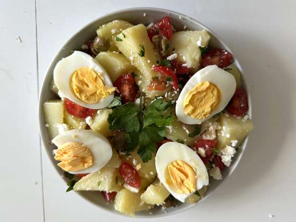 Aardappelsalade met fetakaas, ei en cherrytomaten - Voorbereiding stap 6