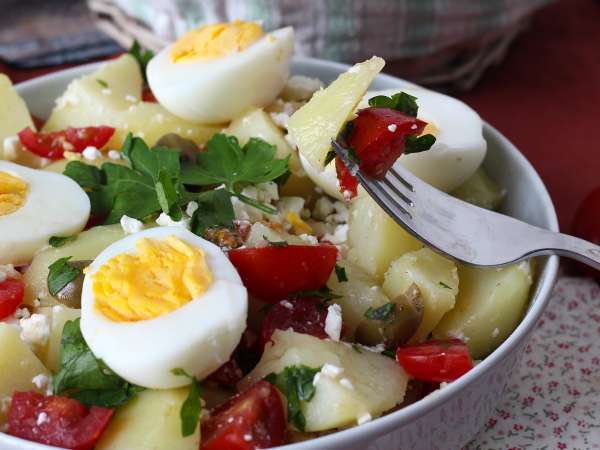 Aardappelsalade met fetakaas, ei en cherrytomaten - Voorbereiding stap 7