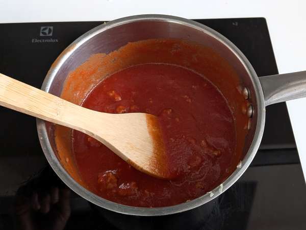 Ovengebakken rigatoni-timballo met worst, bechamelsaus en mozzarella - Voorbereiding stap 3