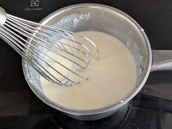 Ovengebakken rigatoni-timballo met worst, bechamelsaus en mozzarella - Voorbereiding stap 5