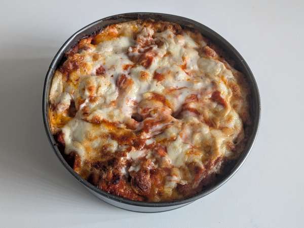 Ovengebakken rigatoni-timballo met worst, bechamelsaus en mozzarella - Voorbereiding stap 13