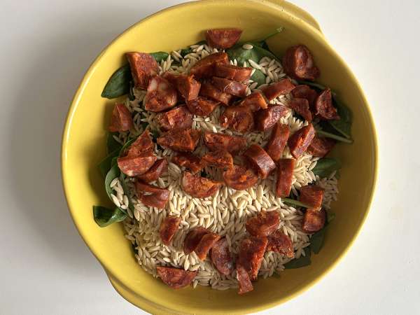 Orzo uit één pan met paprika, chorizo en spinazie - Voorbereiding stap 3