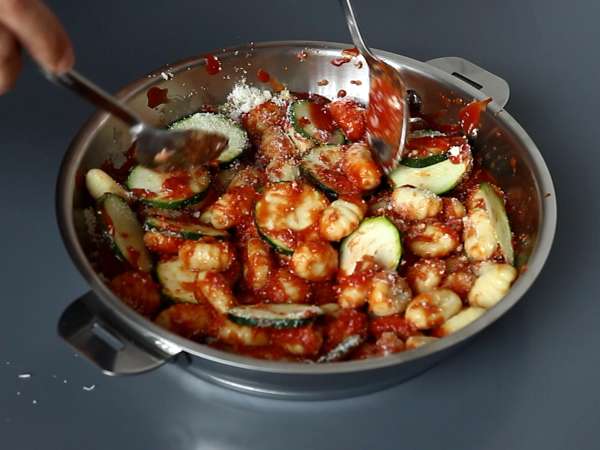 Snel recept voor een gratin van gnocchi met courgette en mozzarella - Voorbereiding stap 3