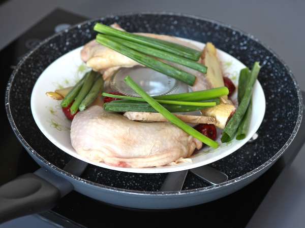 Chinees gestoomd kipgerecht met gember, heerlijk mals en aromatisch - Voorbereiding stap 2