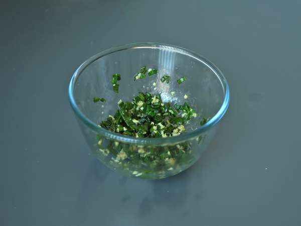 Chinees gestoomd kipgerecht met gember, heerlijk mals en aromatisch - Voorbereiding stap 6