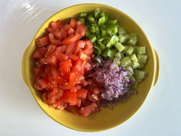 Salade van linzen, feta en edamame met knapperige groenten - Voorbereiding stap 1