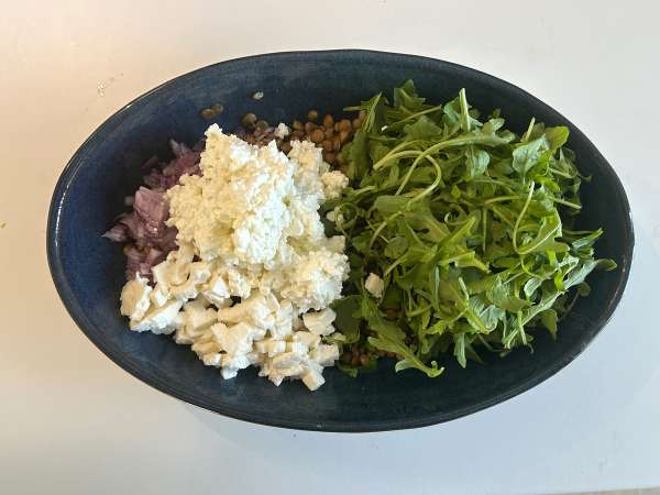 Eiwitrijke linzensalade met cottage cheese: snel en eenvoudig - Voorbereiding stap 3