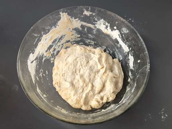 Dikke, luchtige focaccia met cherrytomaatjes, olijven en oregano - Voorbereiding stap 4