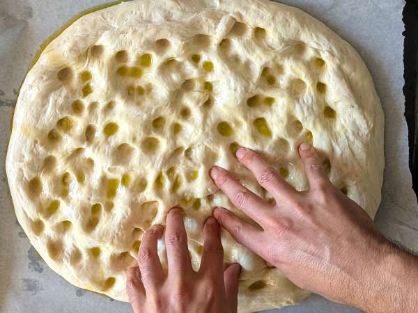Rustieke focaccia met ui en rozemarijn - Voorbereiding stap 9