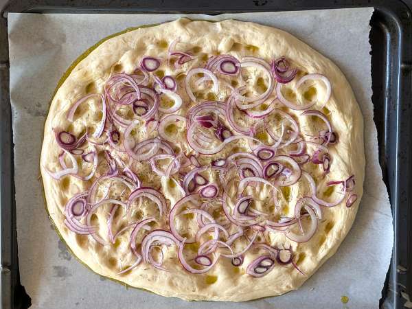 Rustieke focaccia met ui en rozemarijn - Voorbereiding stap 10