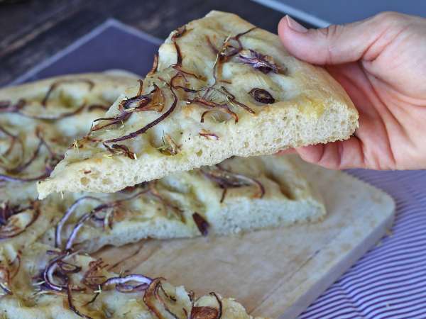 Rustieke focaccia met ui en rozemarijn - Voorbereiding stap 13