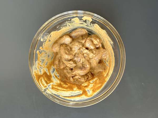 Kipshawarma uit de Air Fryer, pitabroodje en tahinisaus - Voorbereiding stap 2