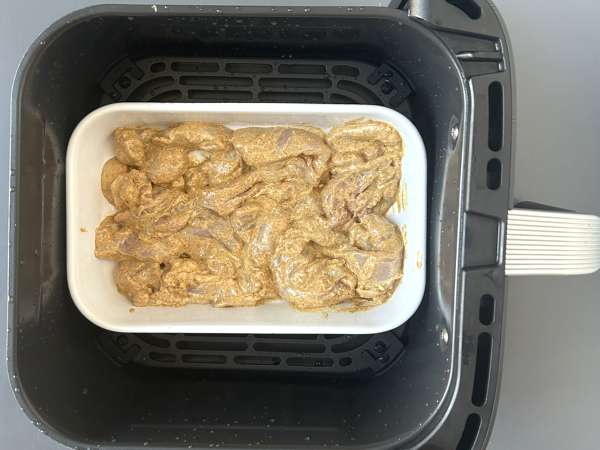 Kipshawarma uit de Air Fryer, pitabroodje en tahinisaus - Voorbereiding stap 4