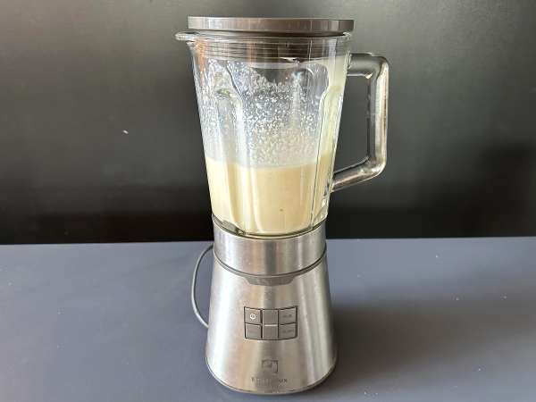 Cocos-flan met gecondenseerde melk: eenvoudig en smeltend in de mond - Voorbereiding stap 2