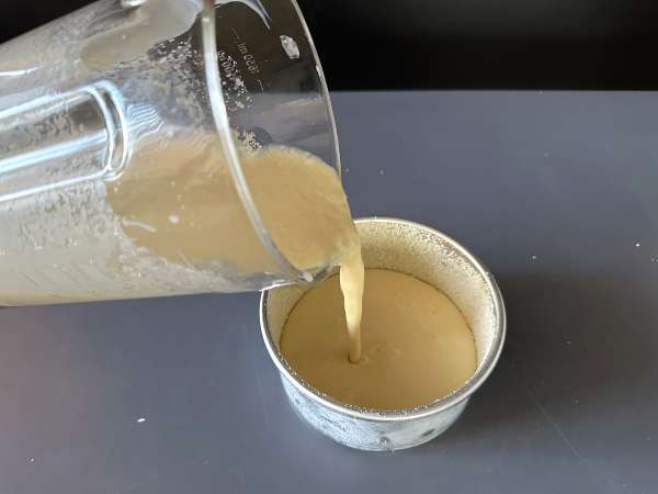 Cocos-flan met gecondenseerde melk: eenvoudig en smeltend in de mond - Voorbereiding stap 4